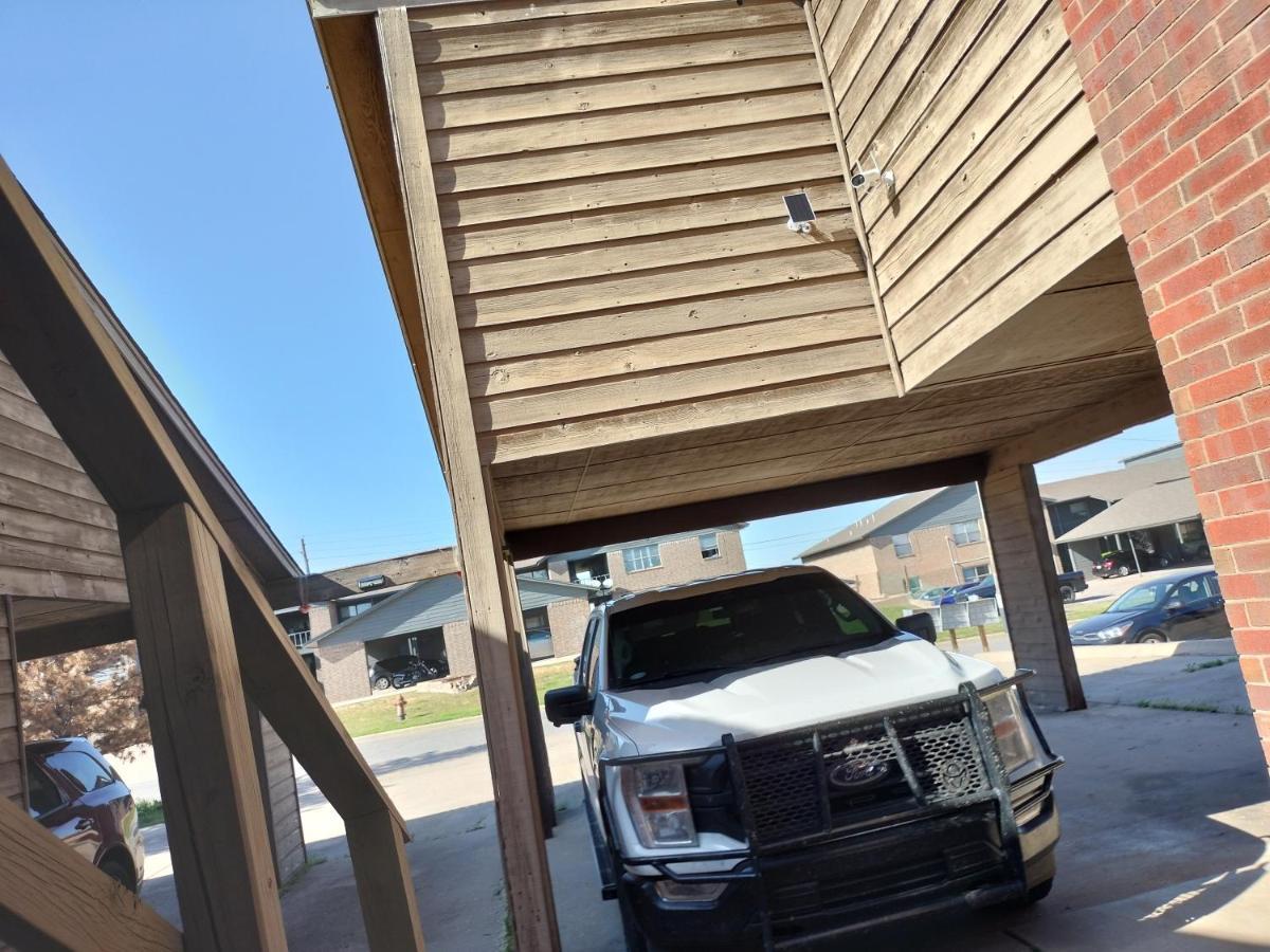 Golden Sunflower'S Apt B1 Lawton Exterior foto