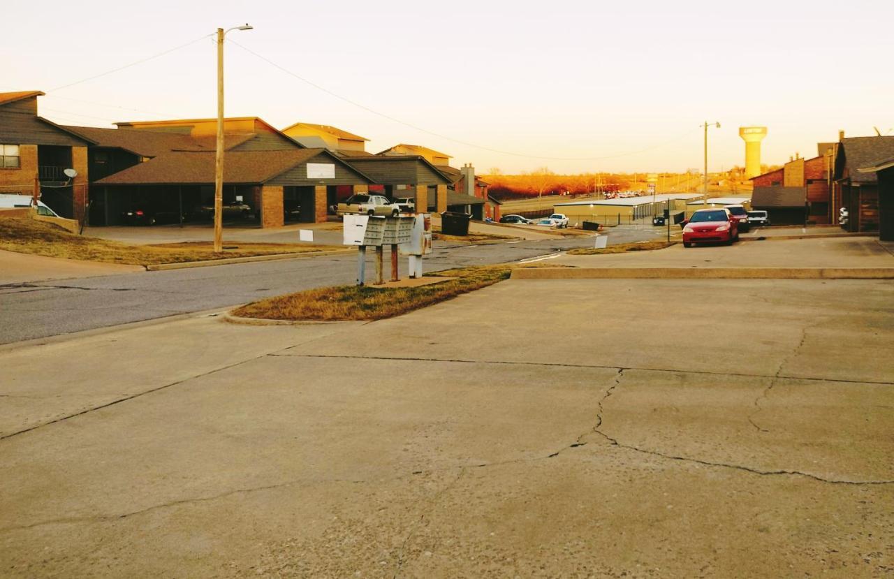 Golden Sunflower'S Apt B1 Lawton Exterior foto