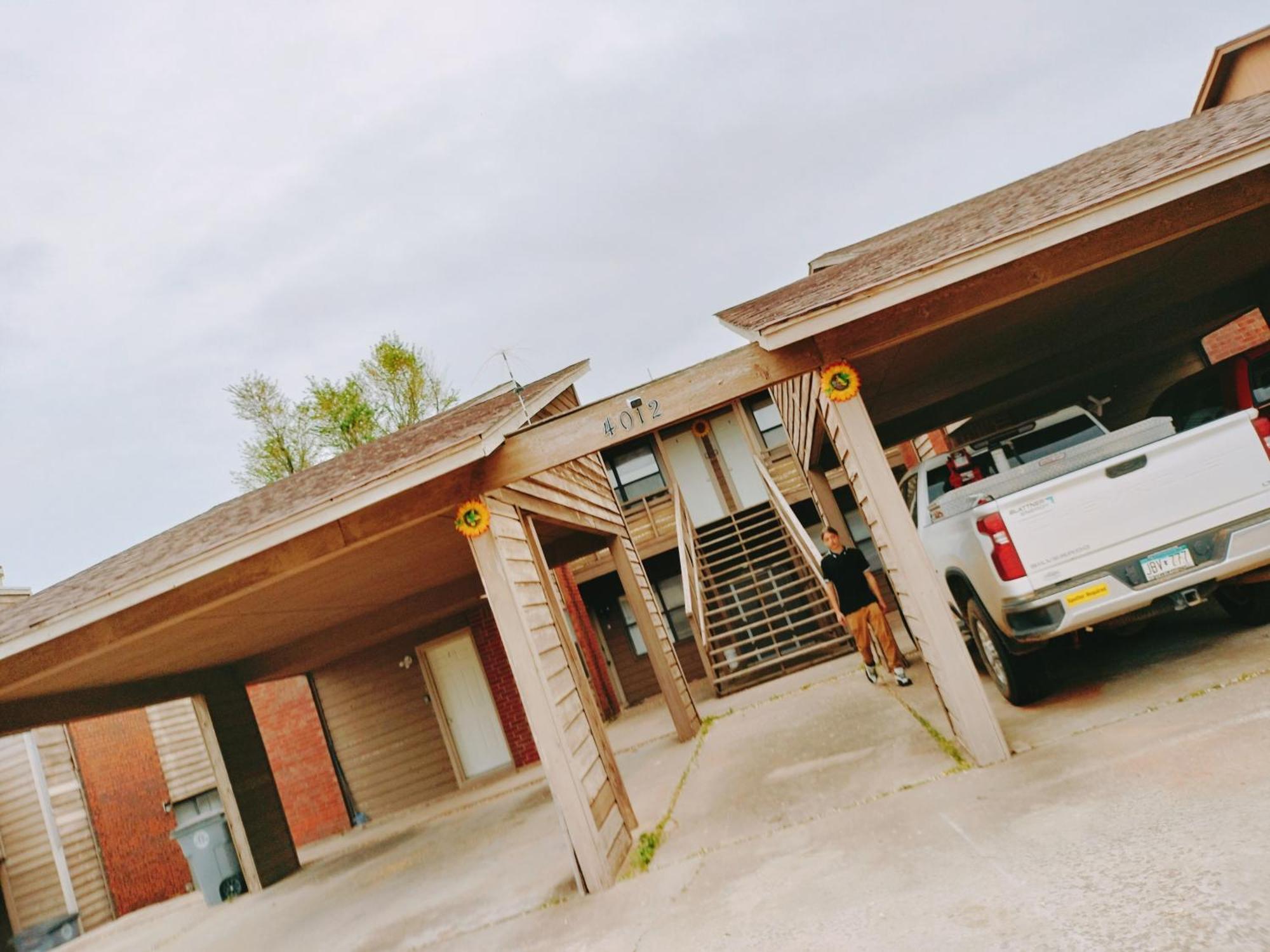 Golden Sunflower'S Apt B1 Lawton Exterior foto
